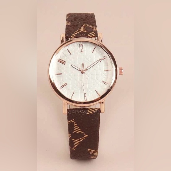 Elegant Brown and Gold Women's Watch - Picture 2 of 3